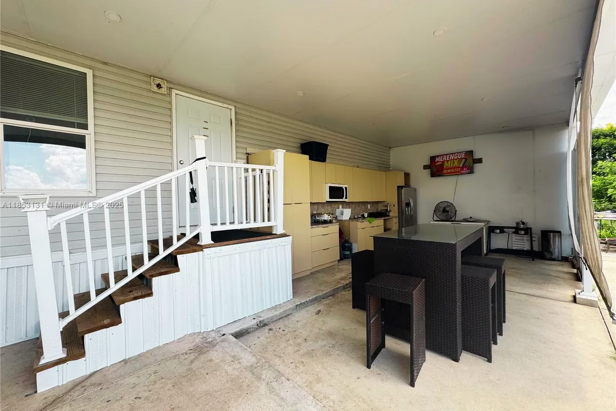 1321 BLUFF HAMMOCK RD, Lorida FL 33857