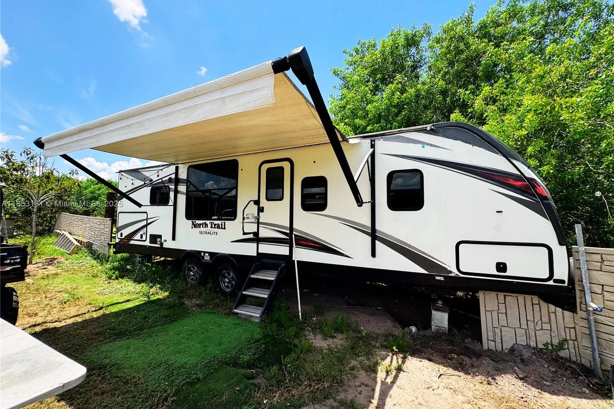 1321 BLUFF HAMMOCK RD, Lorida FL 33857