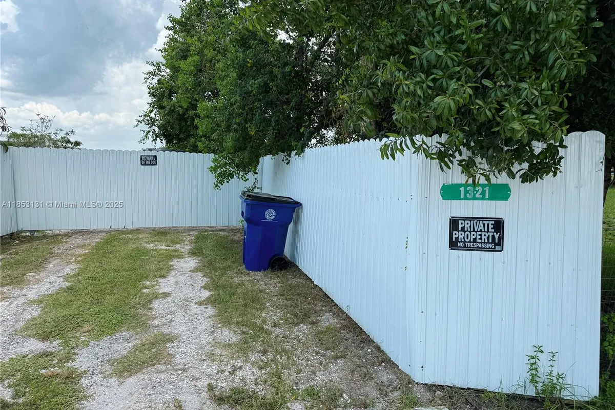 1321 BLUFF HAMMOCK RD, Lorida FL 33857