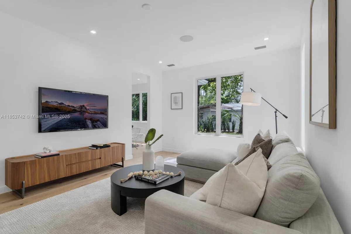 5835 SW 81st St, South Miami FL 33143