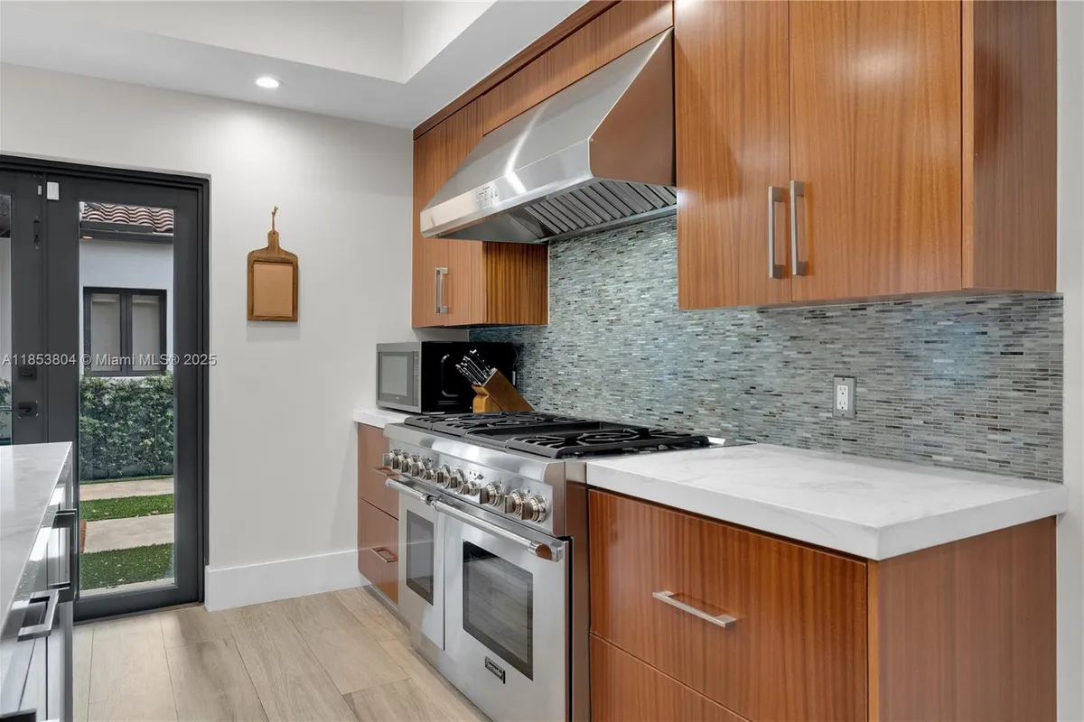 4475 N Meridian Ave, Miami Beach FL 33140