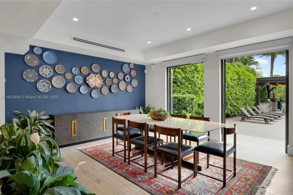 4475 N Meridian Ave, Miami Beach FL 33140