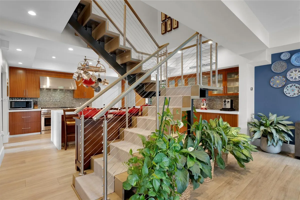 4475 N Meridian Ave, Miami Beach FL 33140