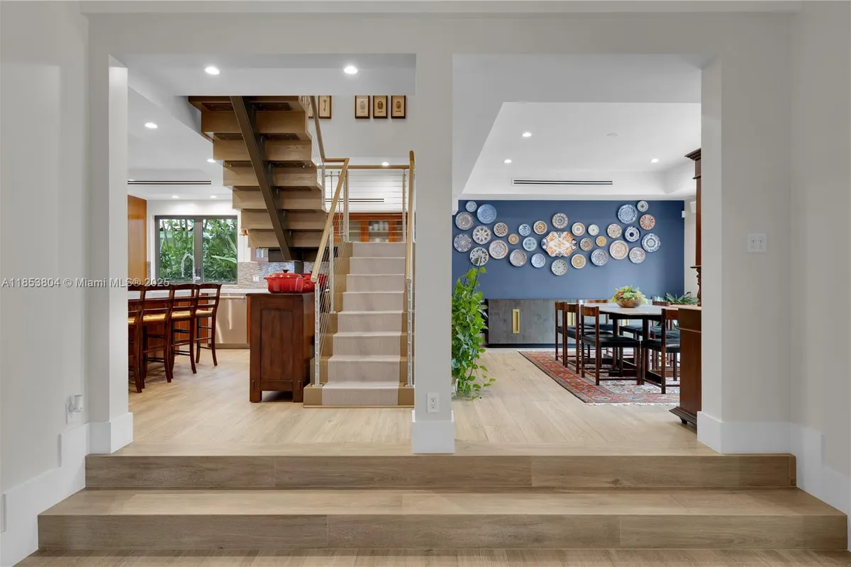 4475 N Meridian Ave, Miami Beach FL 33140