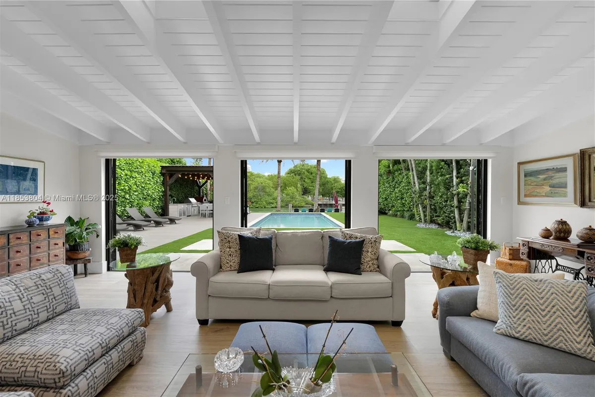 4475 N Meridian Ave, Miami Beach FL 33140