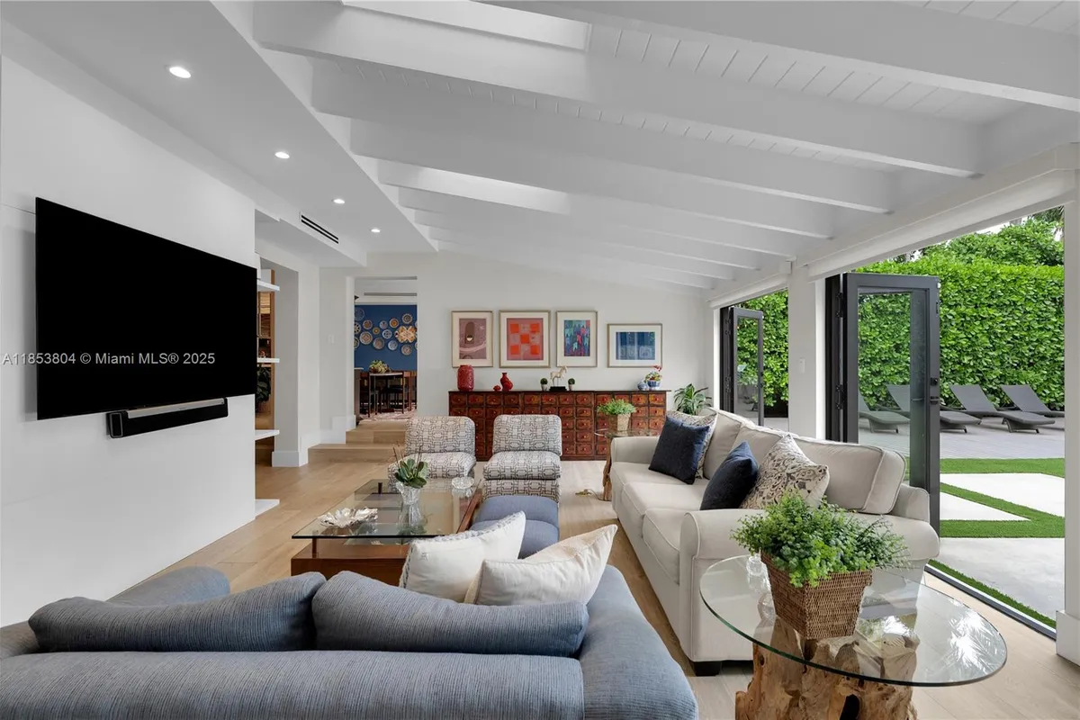 4475 N Meridian Ave, Miami Beach FL 33140