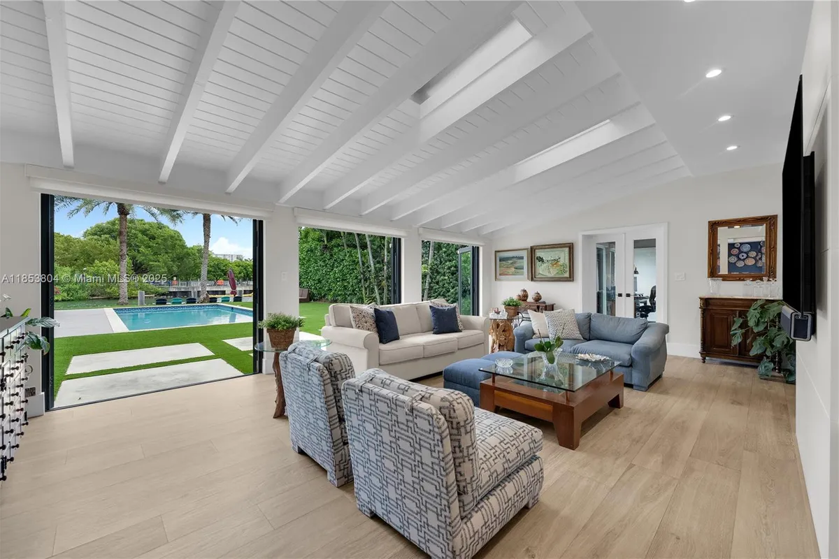 4475 N Meridian Ave, Miami Beach FL 33140