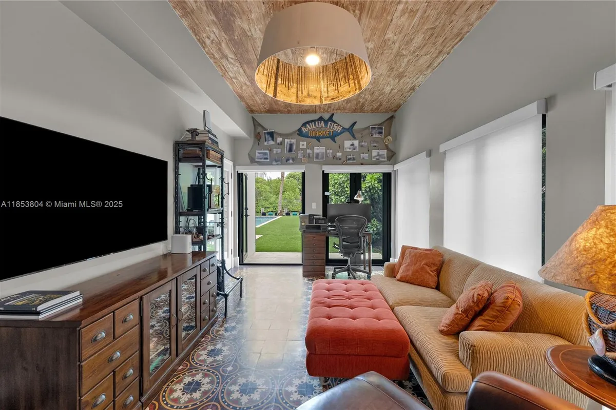 4475 N Meridian Ave, Miami Beach FL 33140