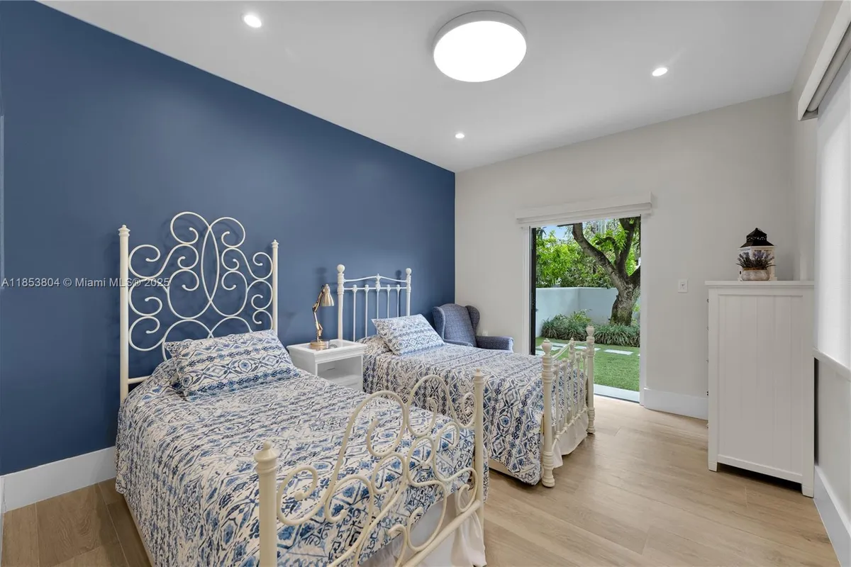 4475 N Meridian Ave, Miami Beach FL 33140