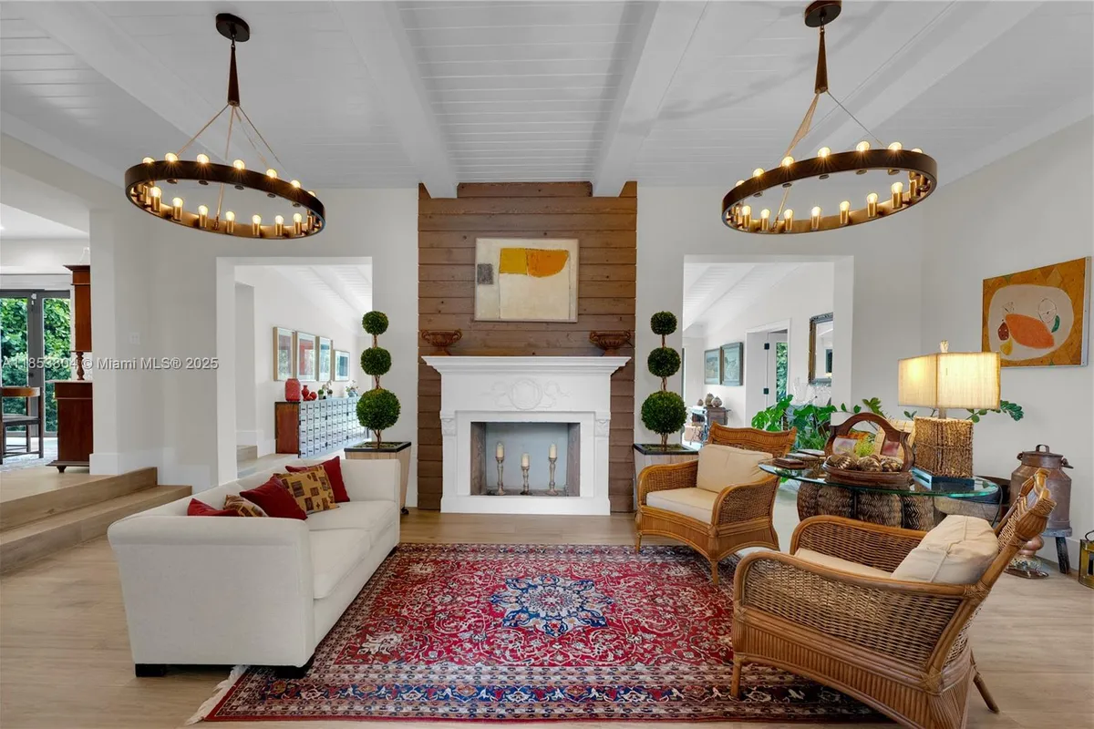 4475 N Meridian Ave, Miami Beach FL 33140