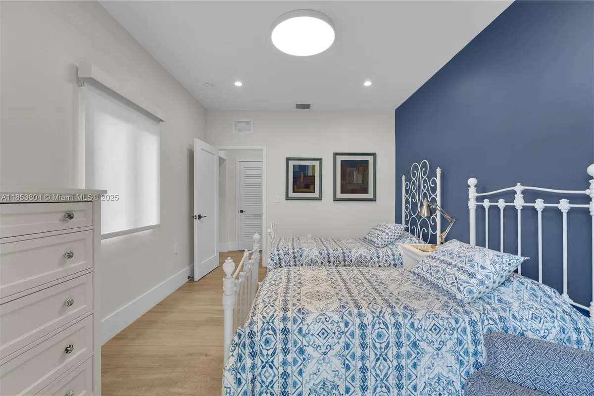 4475 N Meridian Ave, Miami Beach FL 33140