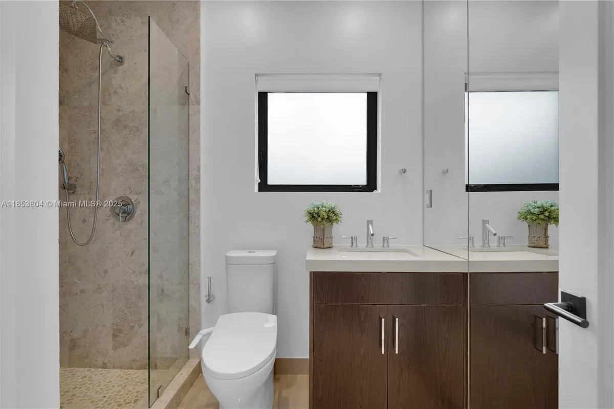 4475 N Meridian Ave, Miami Beach FL 33140