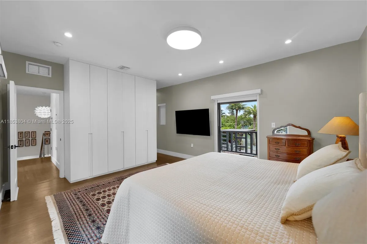 4475 N Meridian Ave, Miami Beach FL 33140