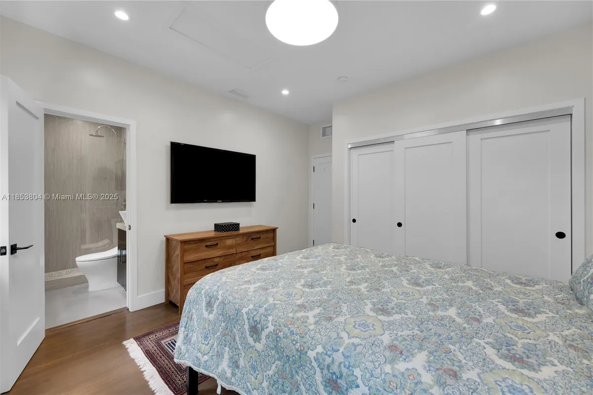 4475 N Meridian Ave, Miami Beach FL 33140