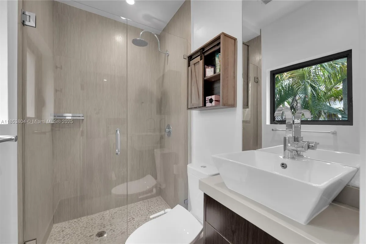 4475 N Meridian Ave, Miami Beach FL 33140