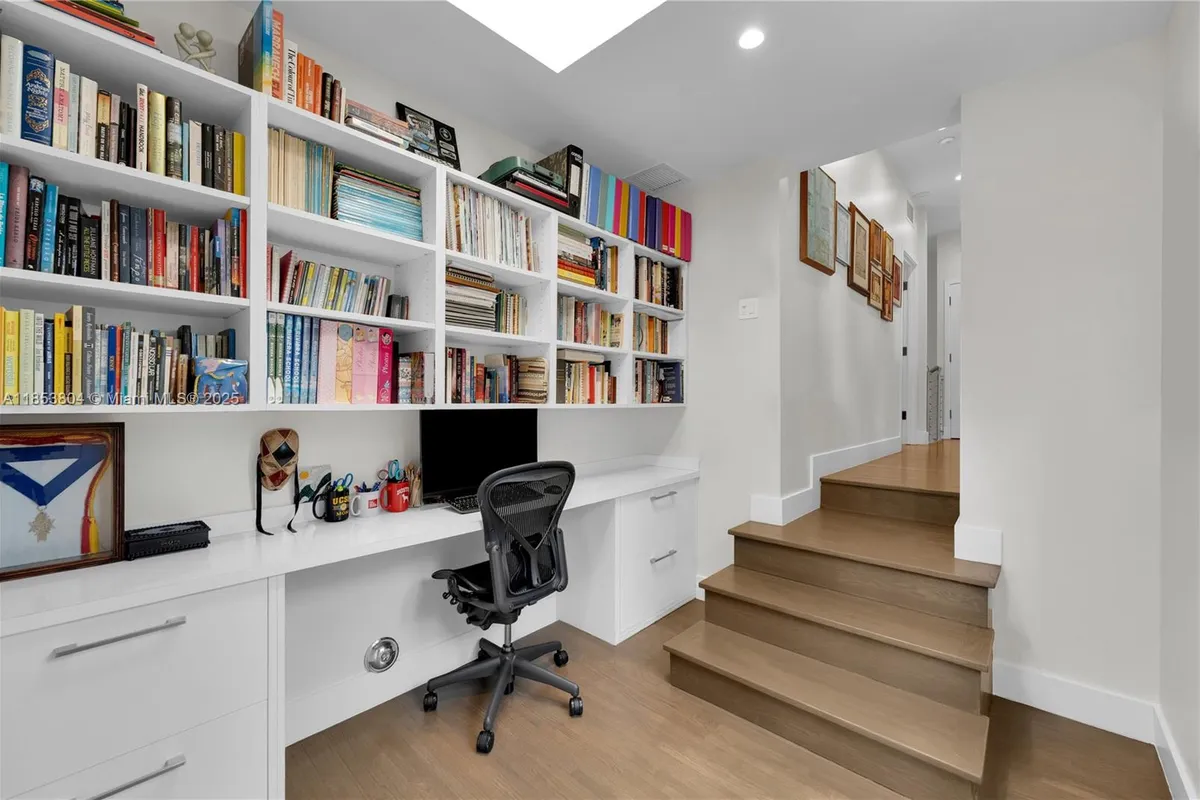 4475 N Meridian Ave, Miami Beach FL 33140