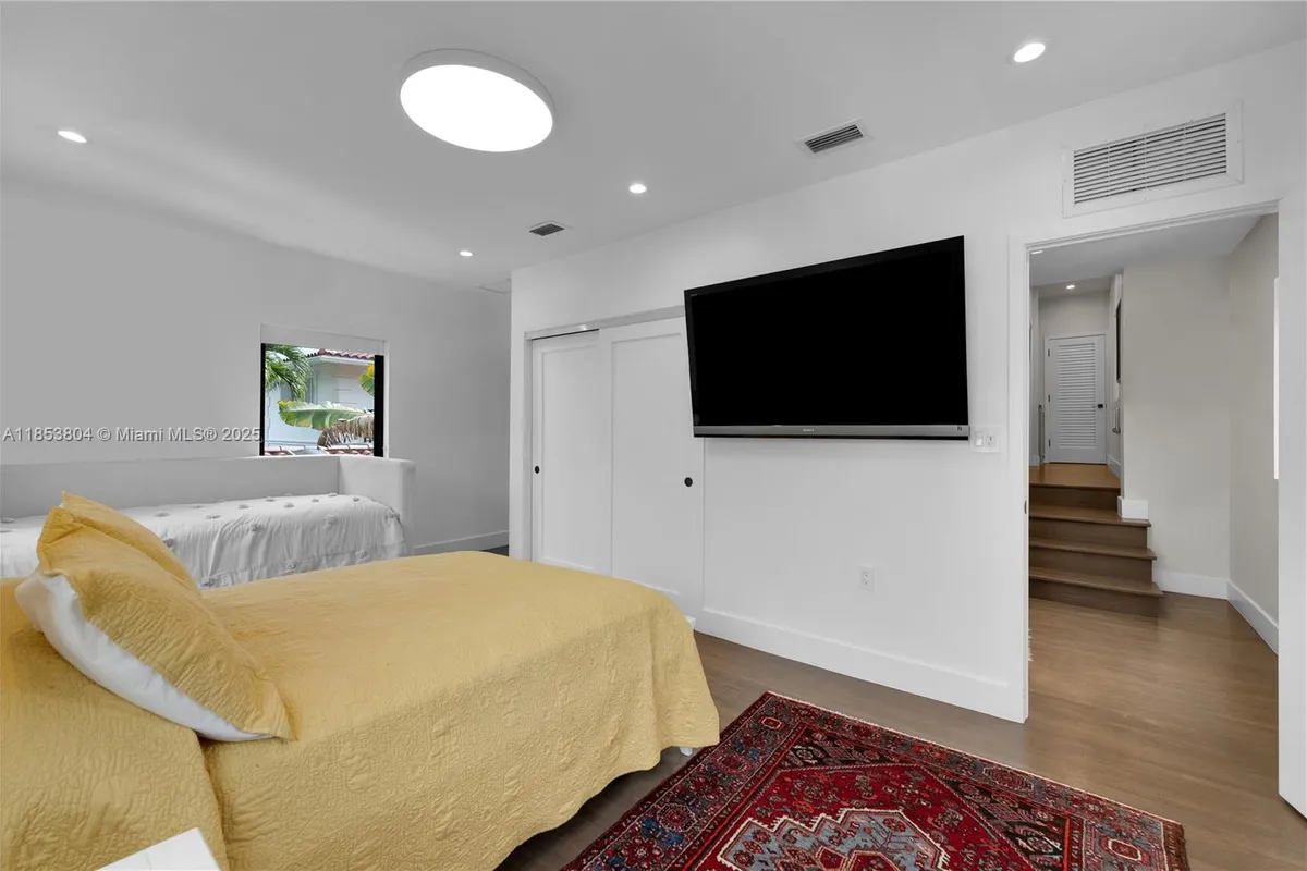 4475 N Meridian Ave, Miami Beach FL 33140