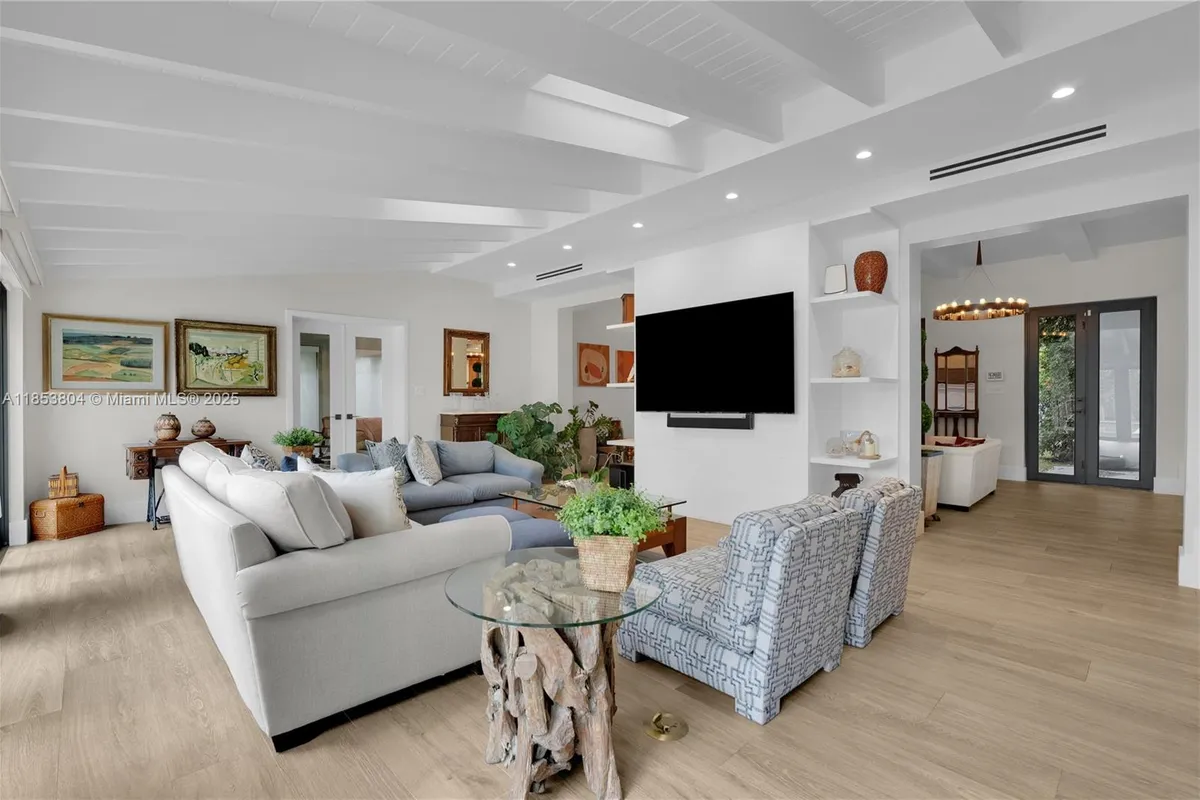 4475 N Meridian Ave, Miami Beach FL 33140