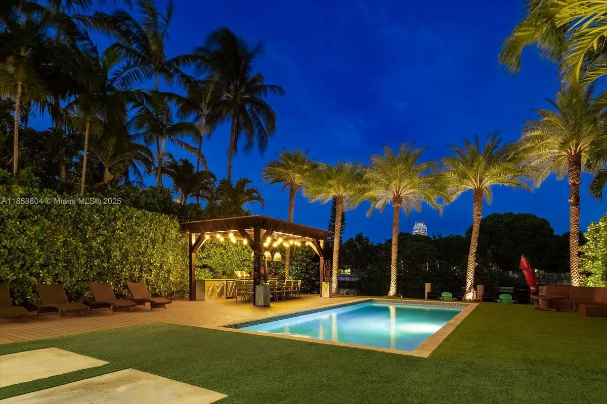 4475 N Meridian Ave, Miami Beach FL 33140