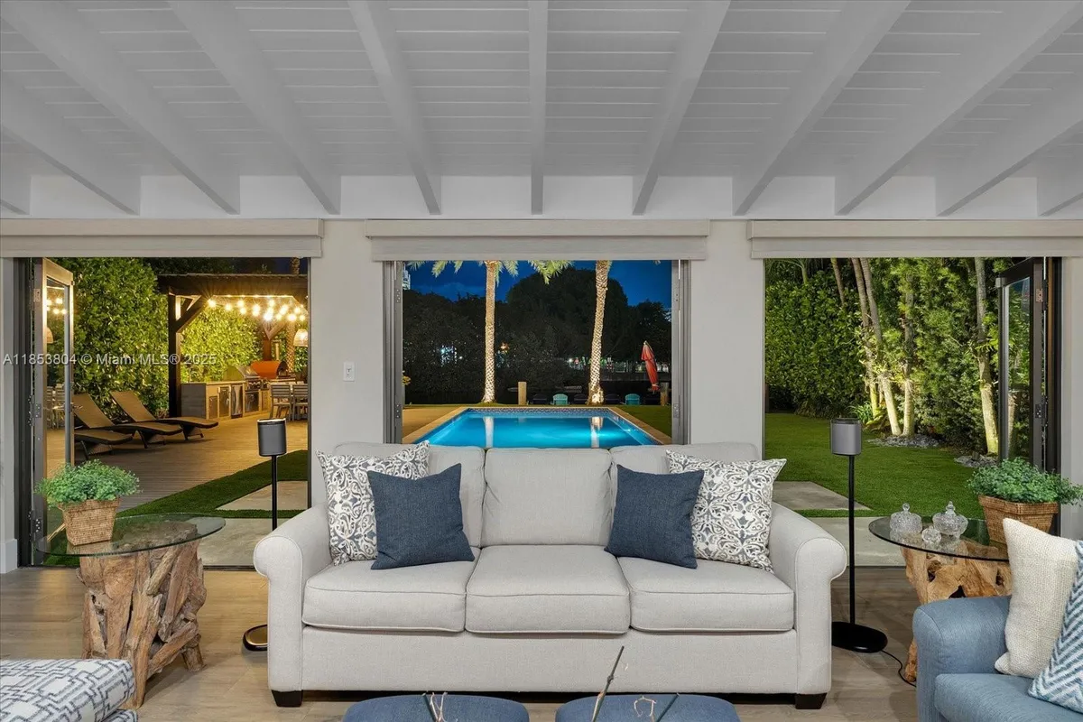 4475 N Meridian Ave, Miami Beach FL 33140