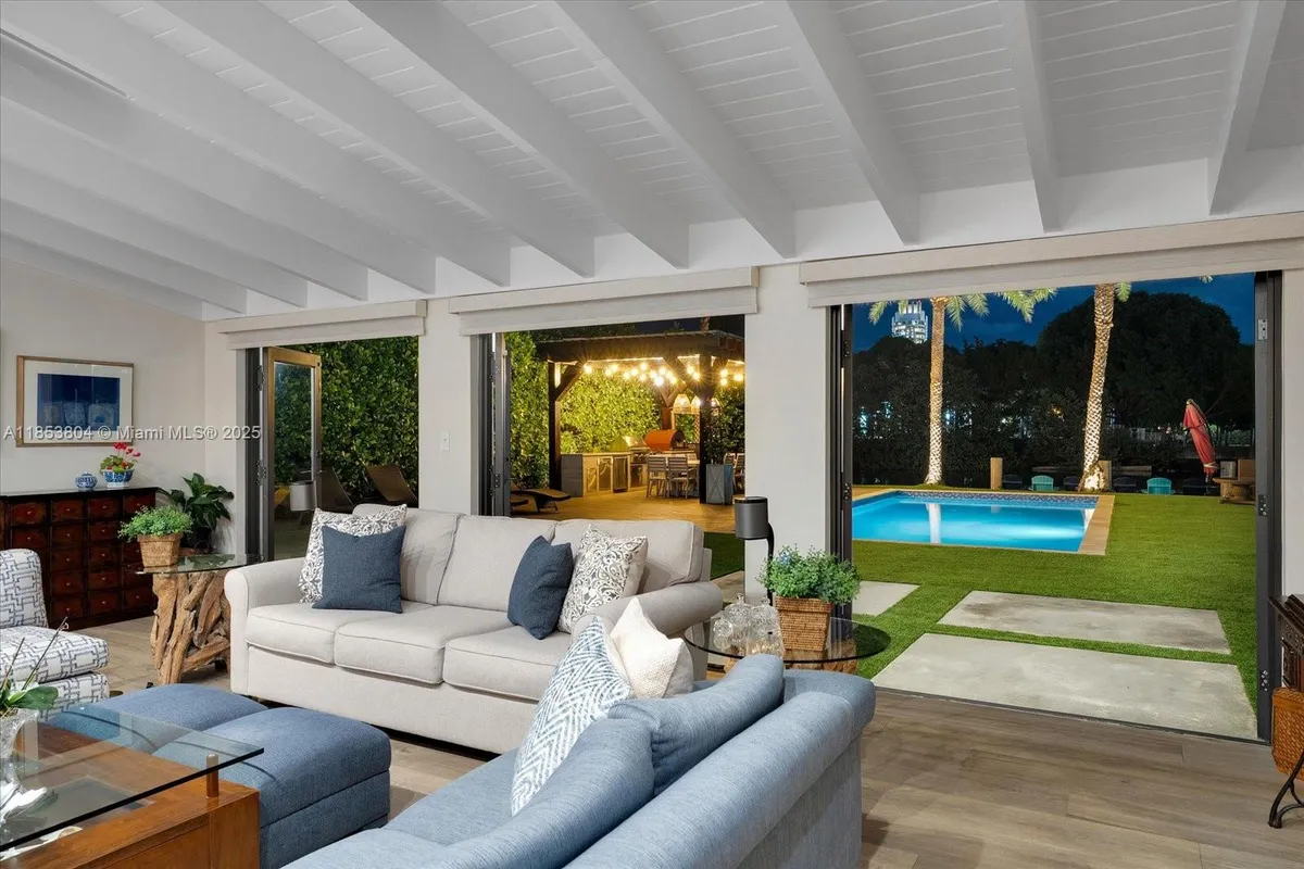 4475 N Meridian Ave, Miami Beach FL 33140