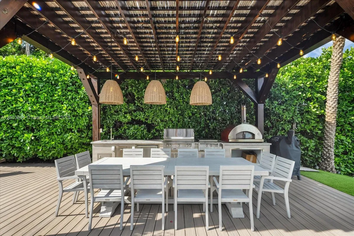 4475 N Meridian Ave, Miami Beach FL 33140