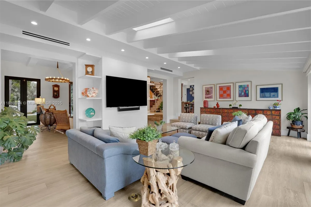 4475 N Meridian Ave, Miami Beach FL 33140