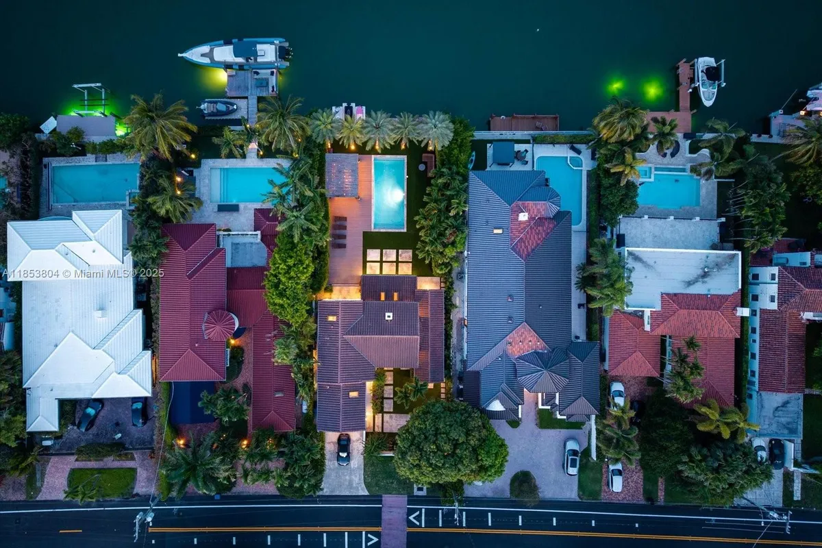 4475 N Meridian Ave, Miami Beach FL 33140