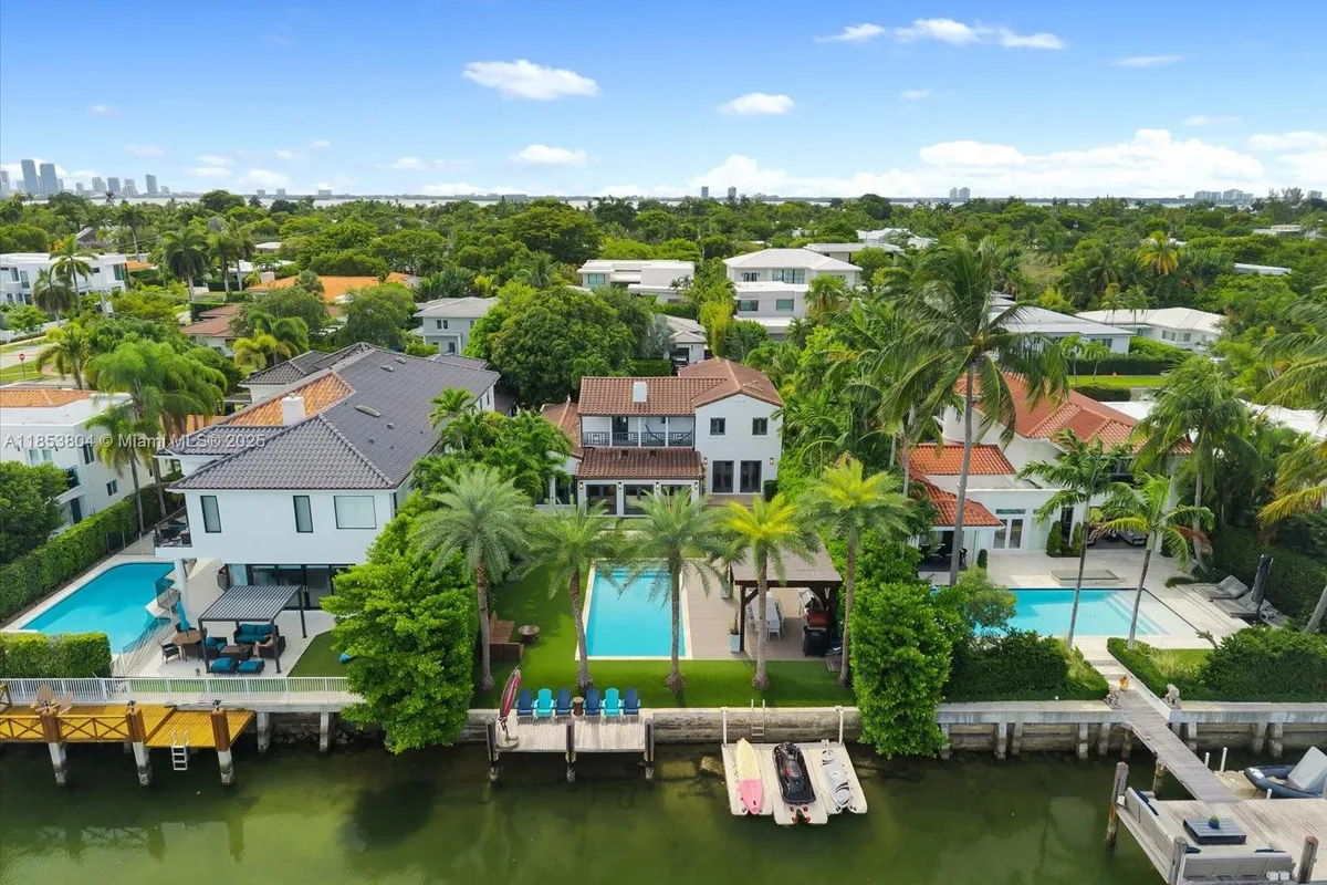 4475 N Meridian Ave, Miami Beach FL 33140