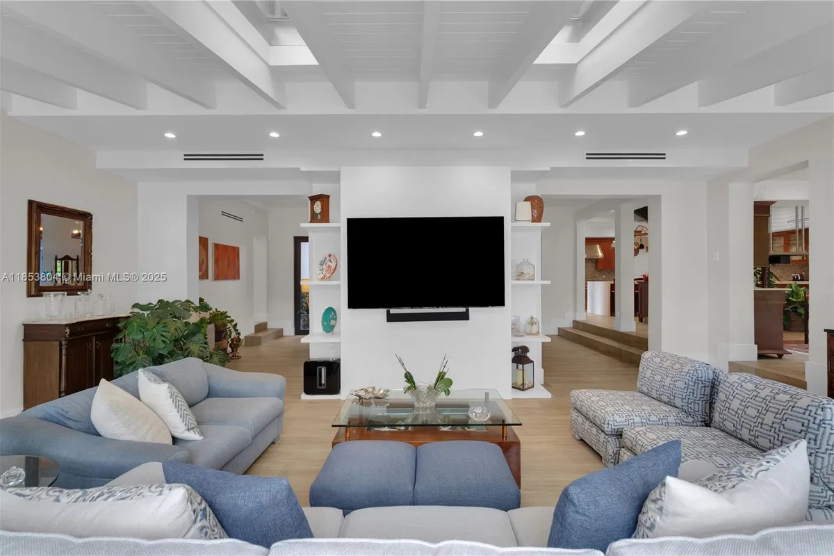 4475 N Meridian Ave, Miami Beach FL 33140