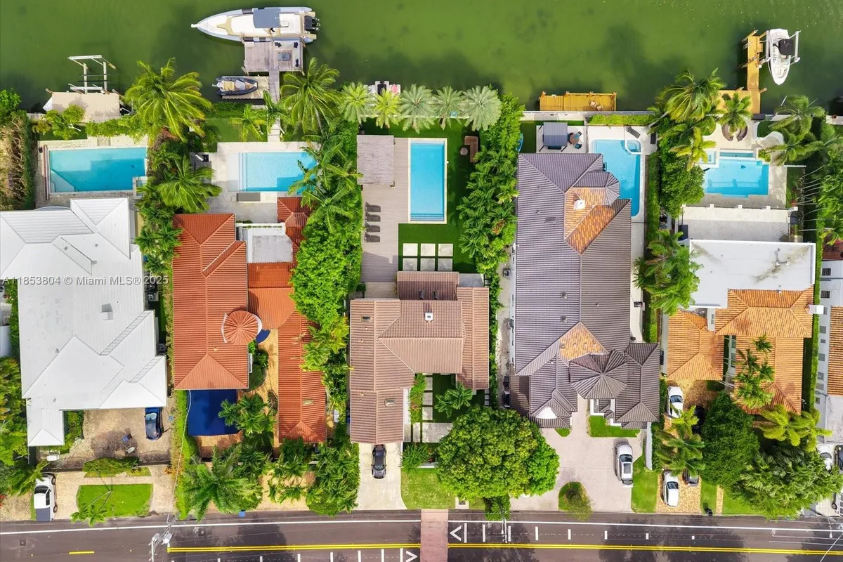 4475 N Meridian Ave, Miami Beach FL 33140