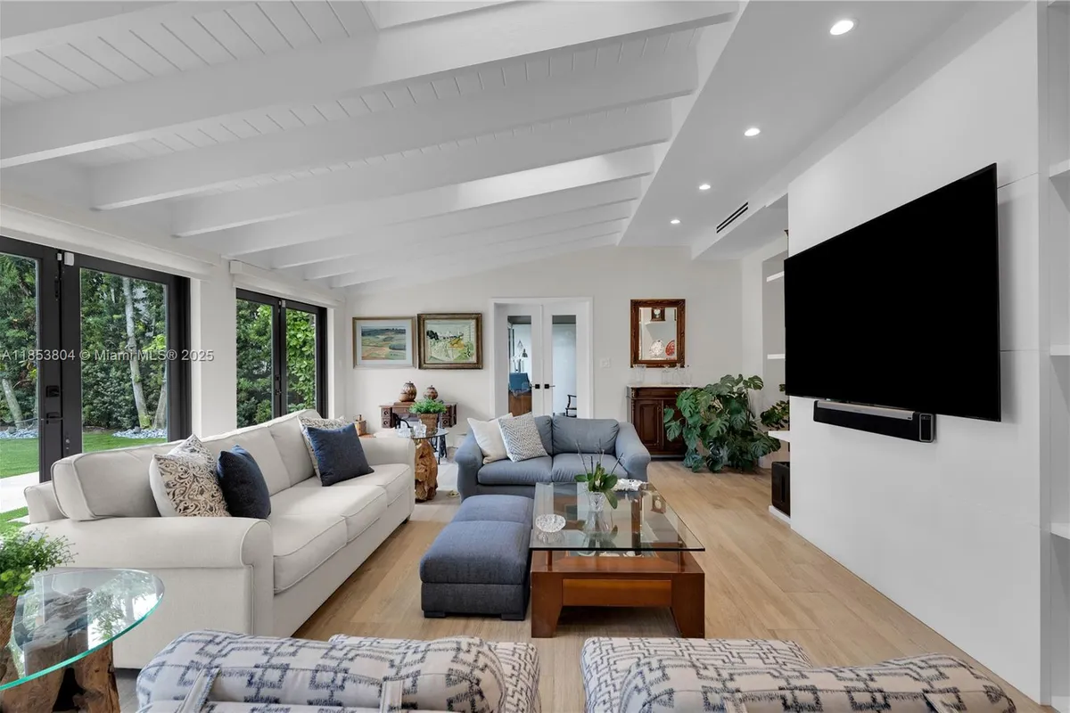 4475 N Meridian Ave, Miami Beach FL 33140