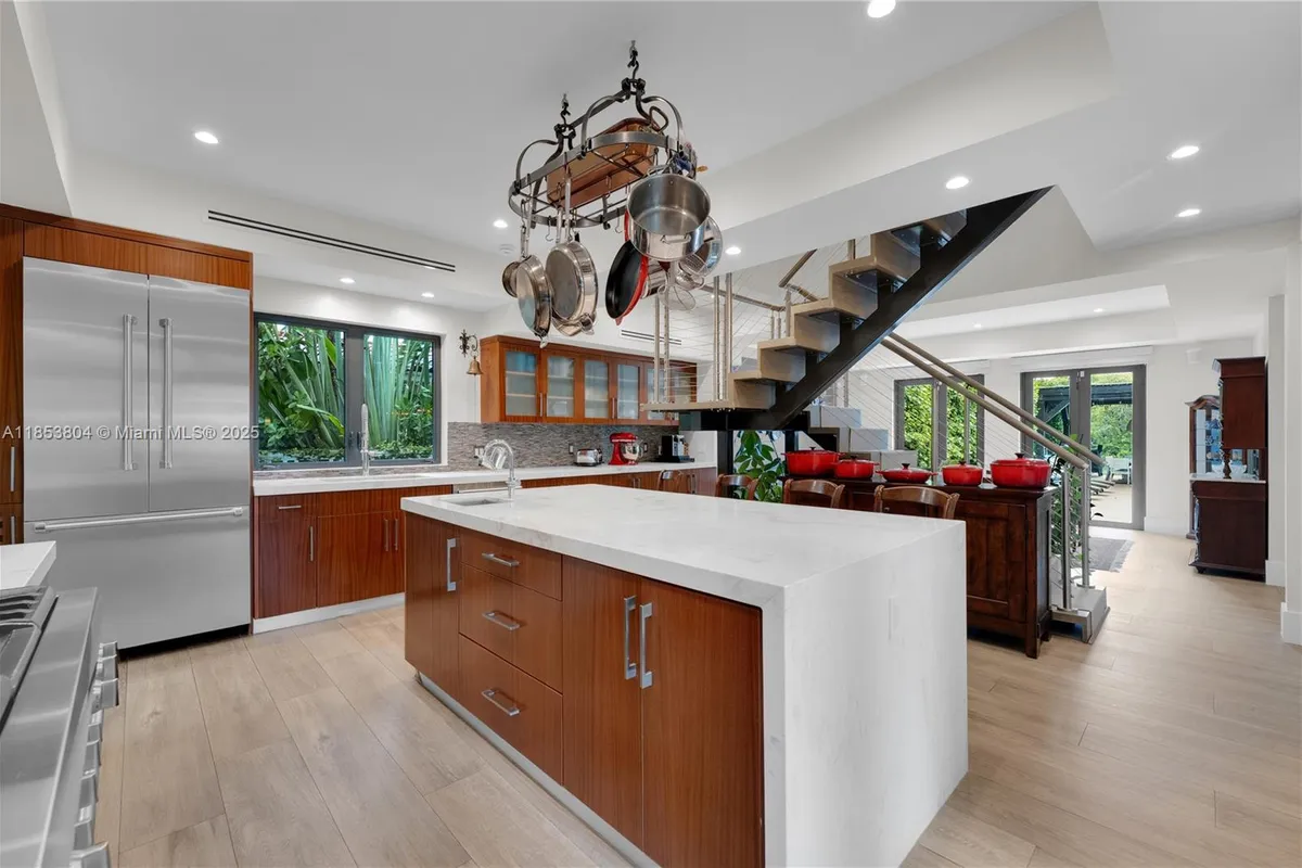 4475 N Meridian Ave, Miami Beach FL 33140