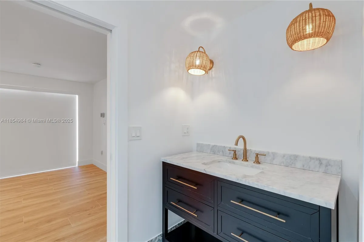 169 NE 48th St, Miami FL 33137