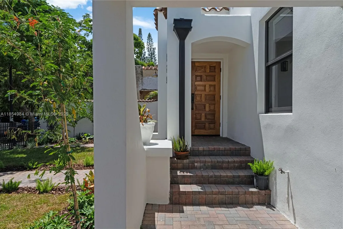 169 NE 48th St, Miami FL 33137