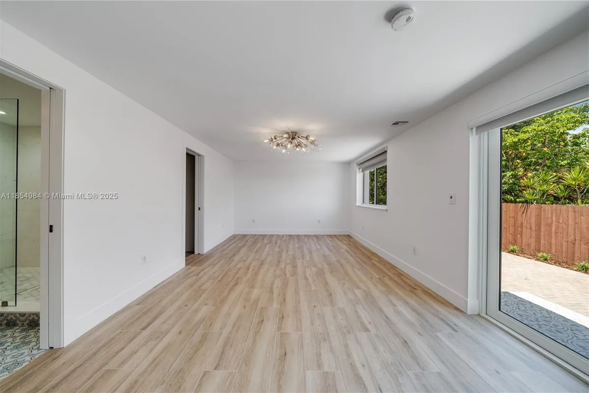 169 NE 48th St, Miami FL 33137