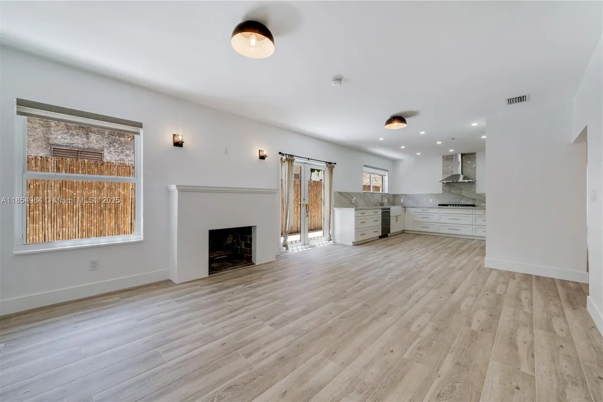 169 NE 48th St, Miami FL 33137