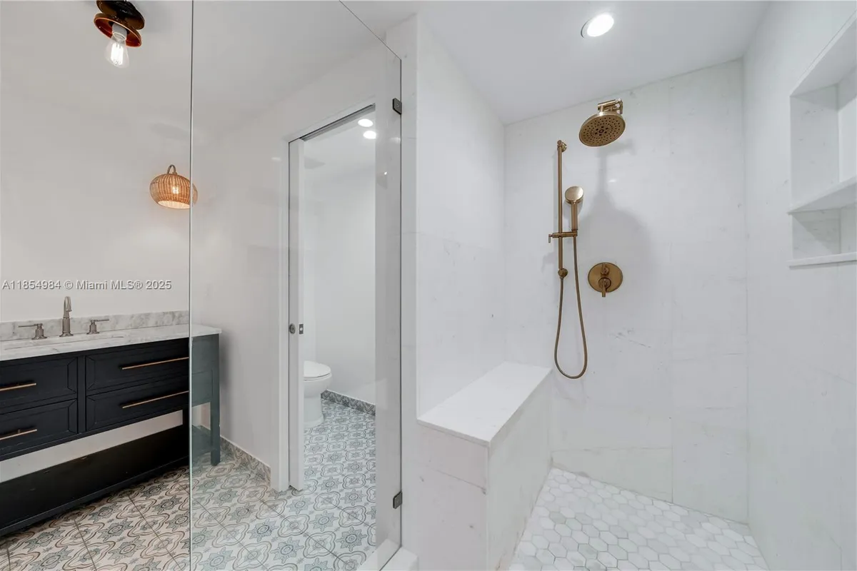 169 NE 48th St, Miami FL 33137