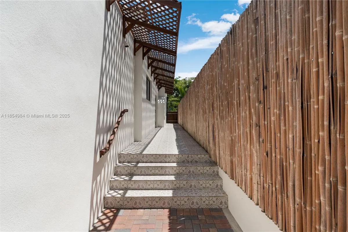 169 NE 48th St, Miami FL 33137