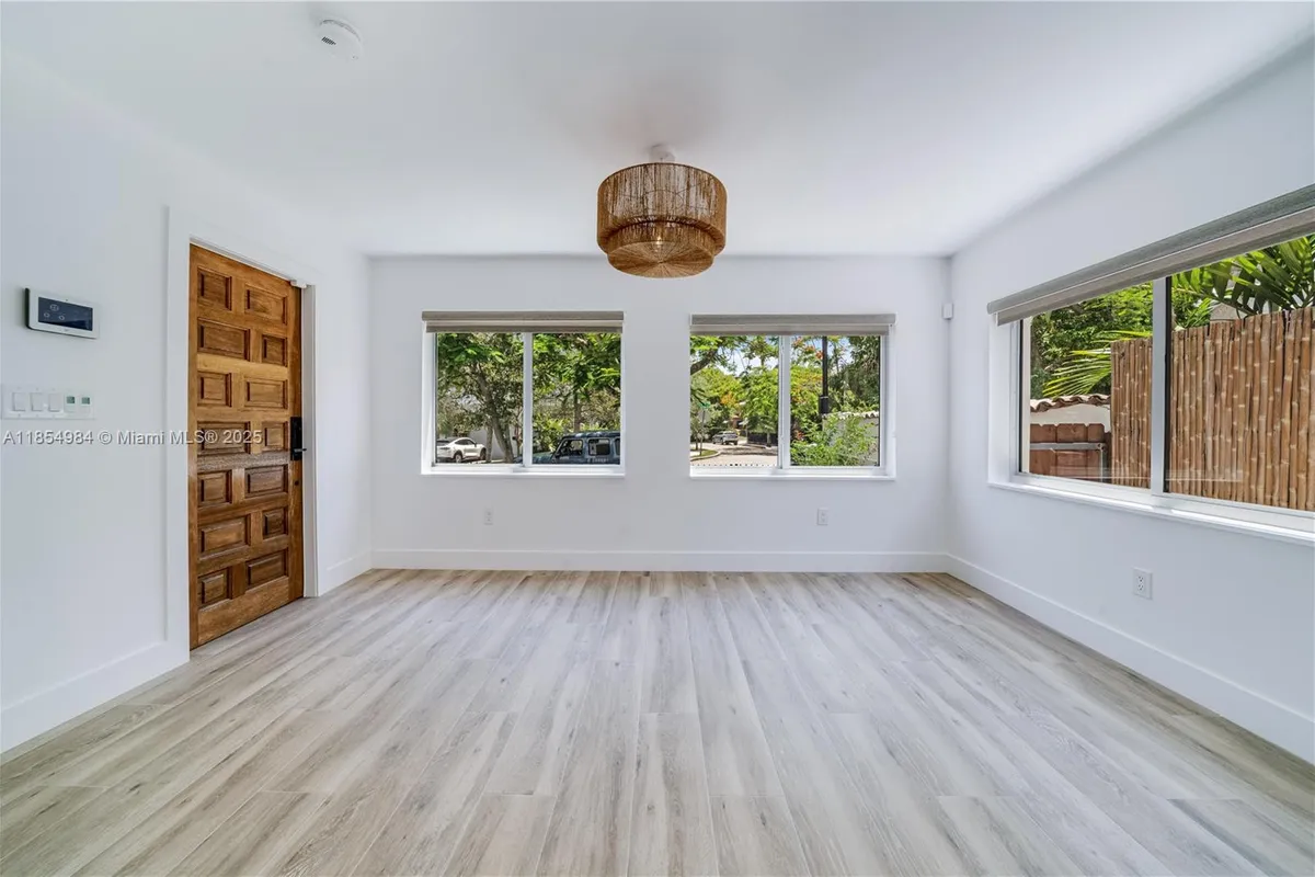 169 NE 48th St, Miami FL 33137