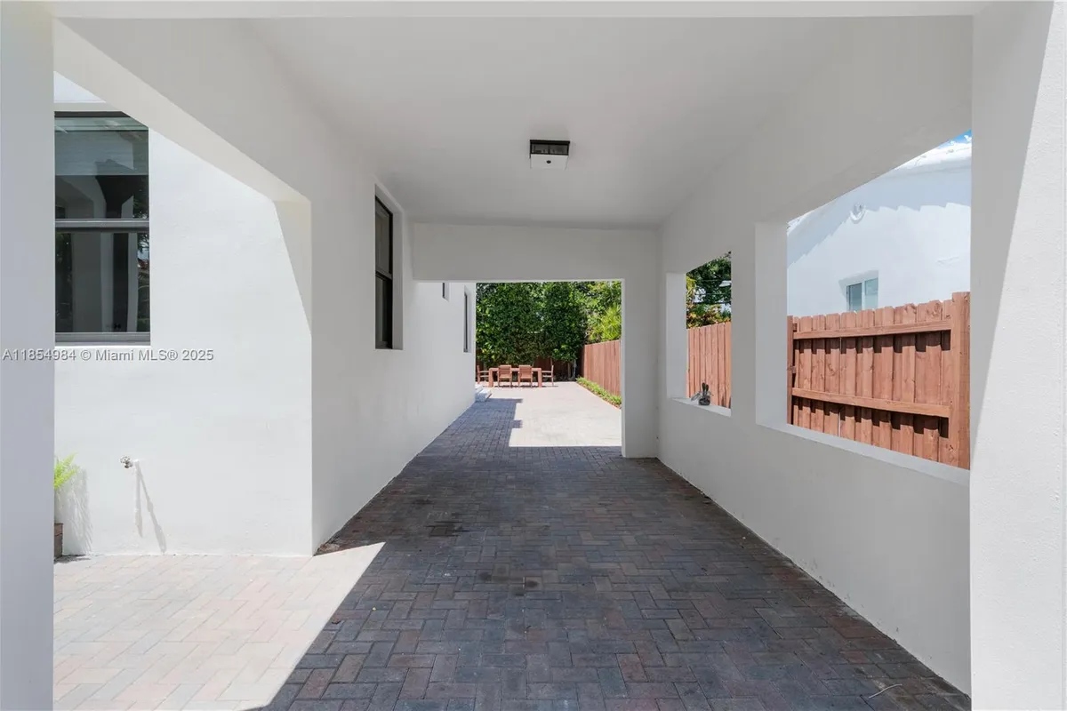 169 NE 48th St, Miami FL 33137