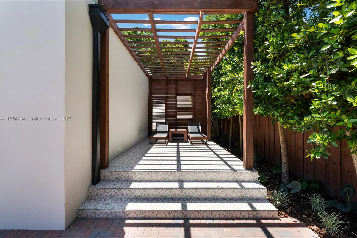 169 NE 48th St, Miami FL 33137