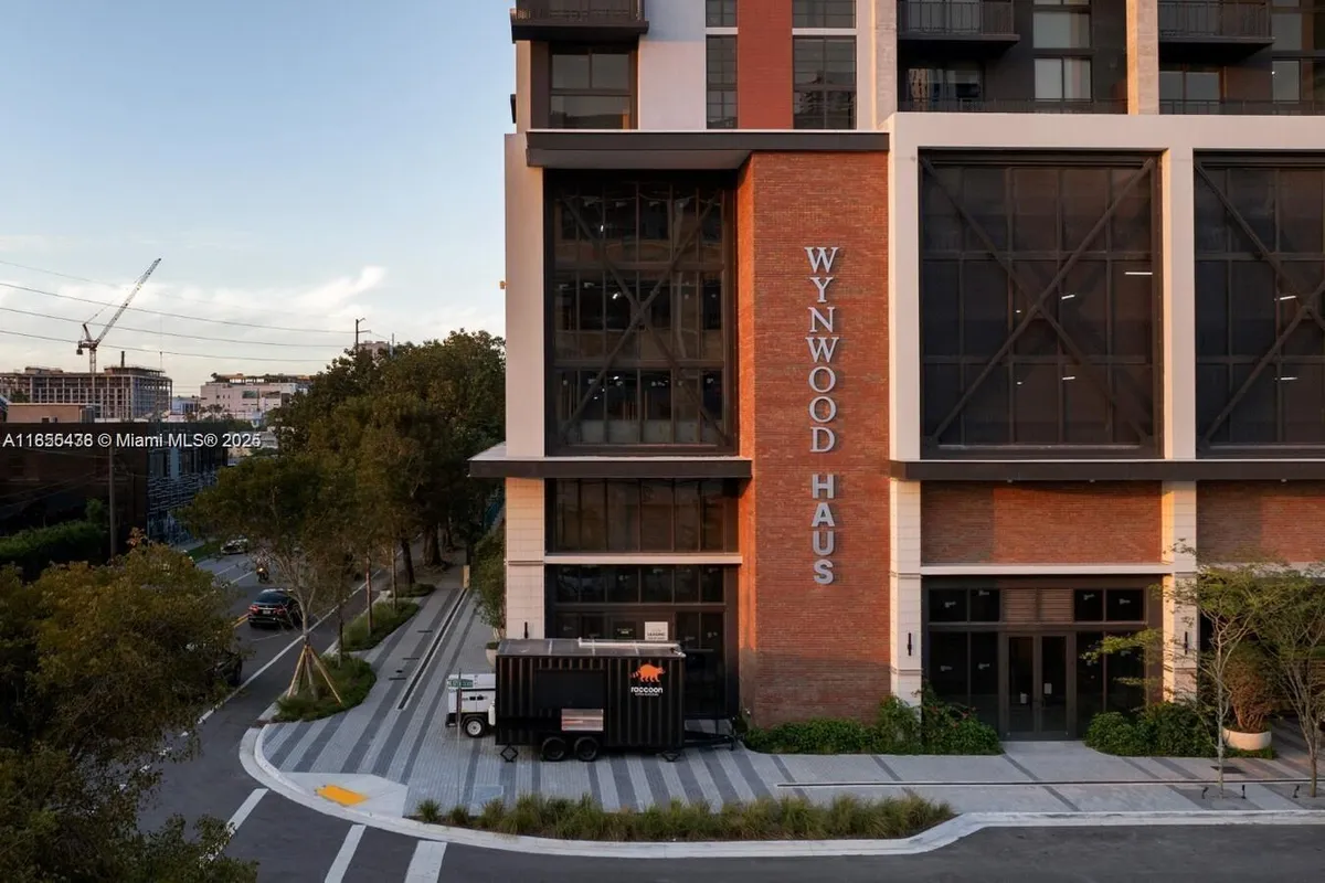 23 NE 17th Ter # B4, Miami FL 33132