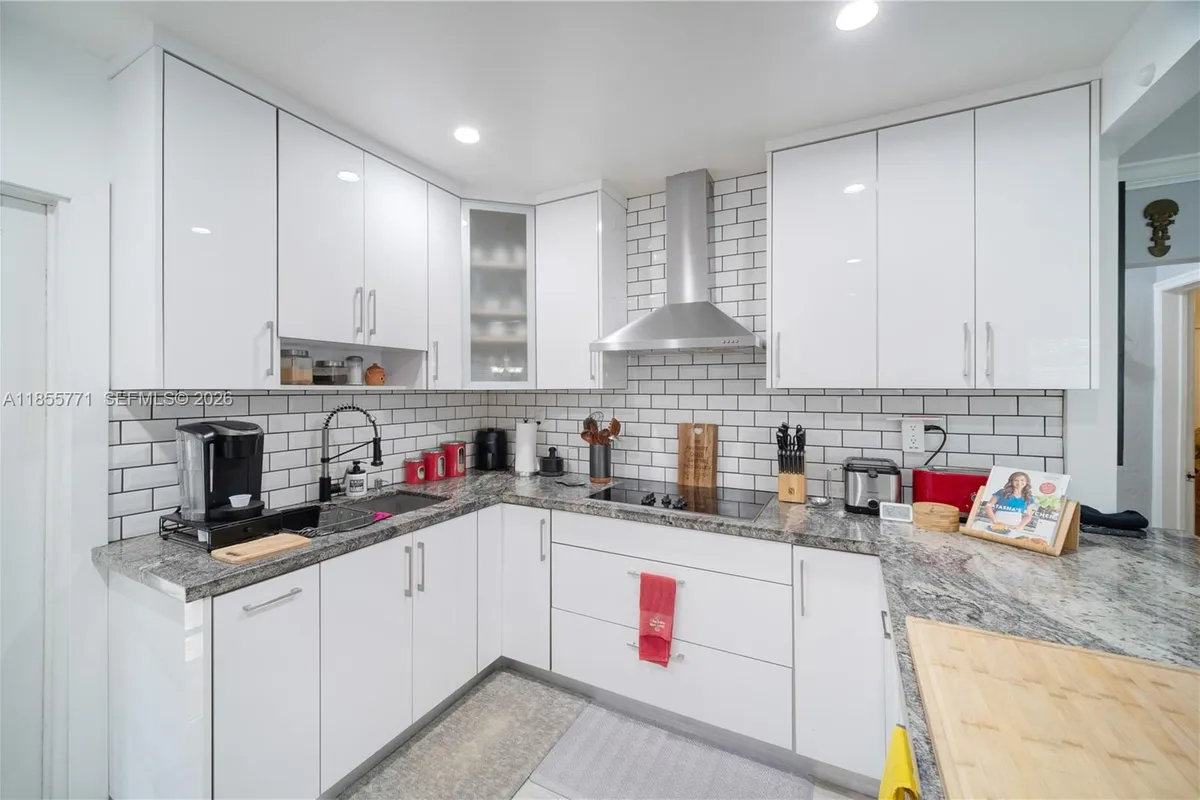 3715 SW 29th St, Miami FL 33134