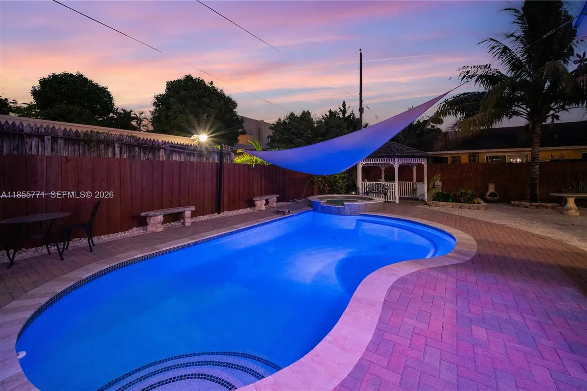 3715 SW 29th St, Miami FL 33134