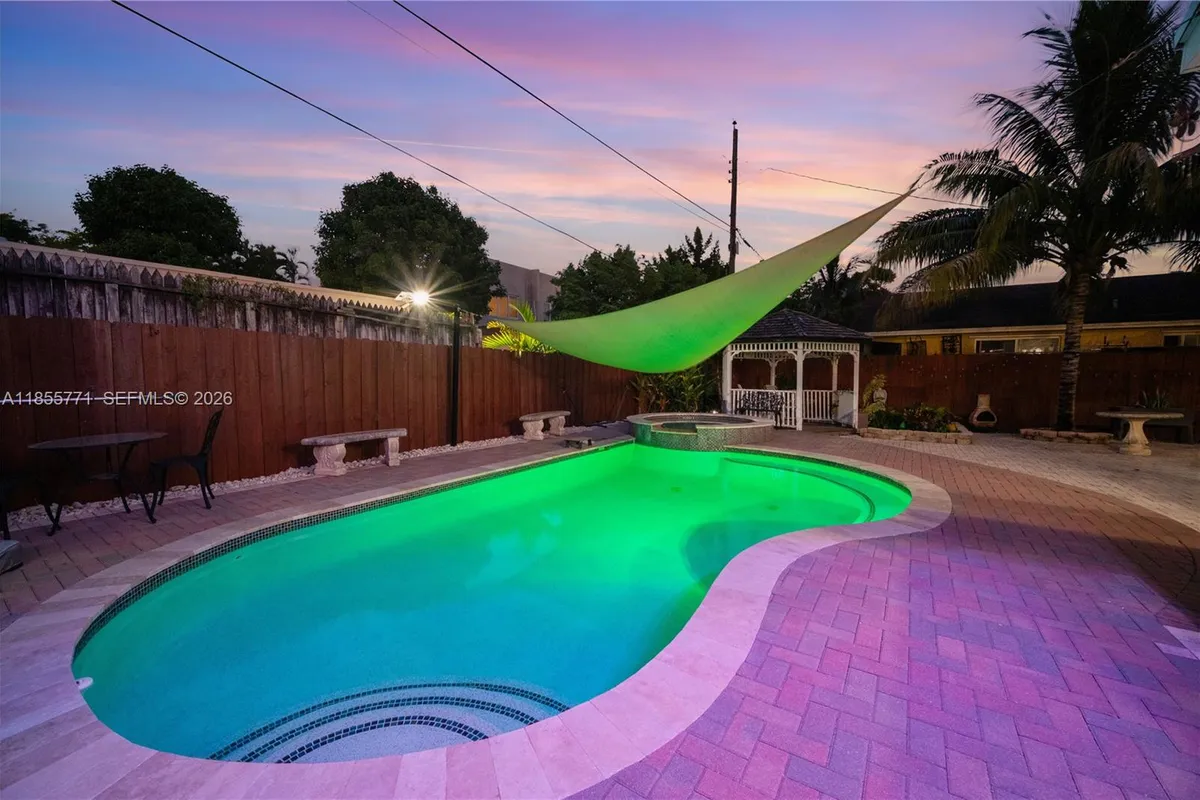 3715 SW 29th St, Miami FL 33134