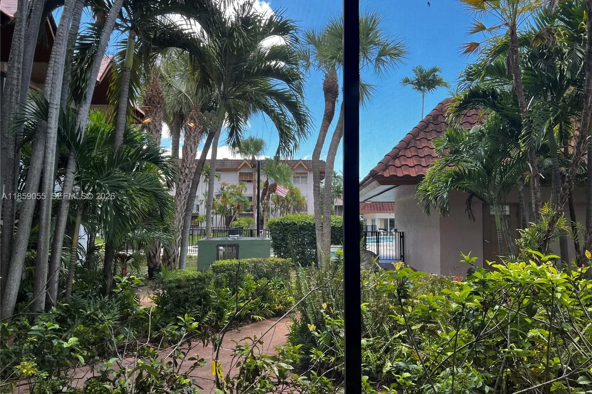 9350 SW 77th Ave # G1, Miami FL 33156