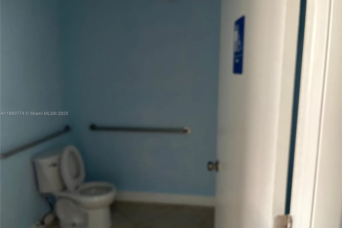 8302 NW 103rd St, Hialeah Gardens FL 33016