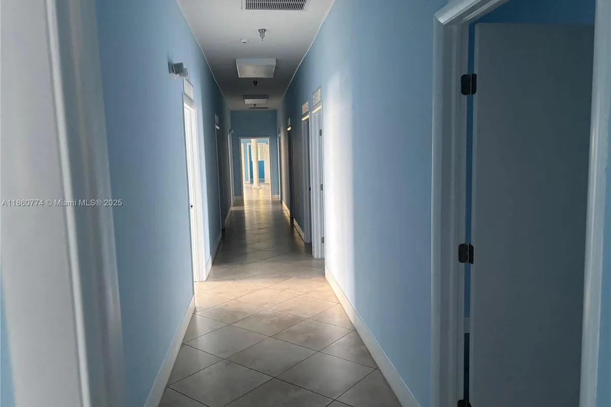 8302 NW 103rd St, Hialeah Gardens FL 33016