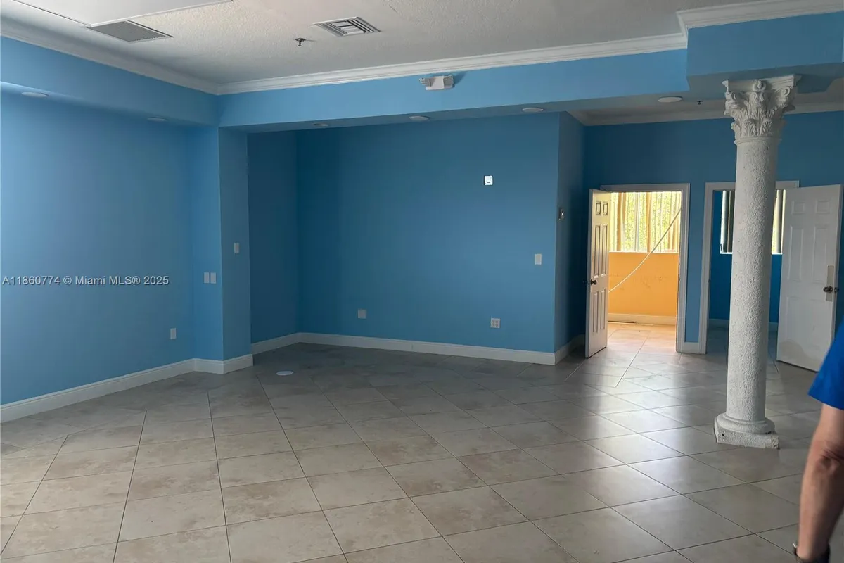 8302 NW 103rd St, Hialeah Gardens FL 33016